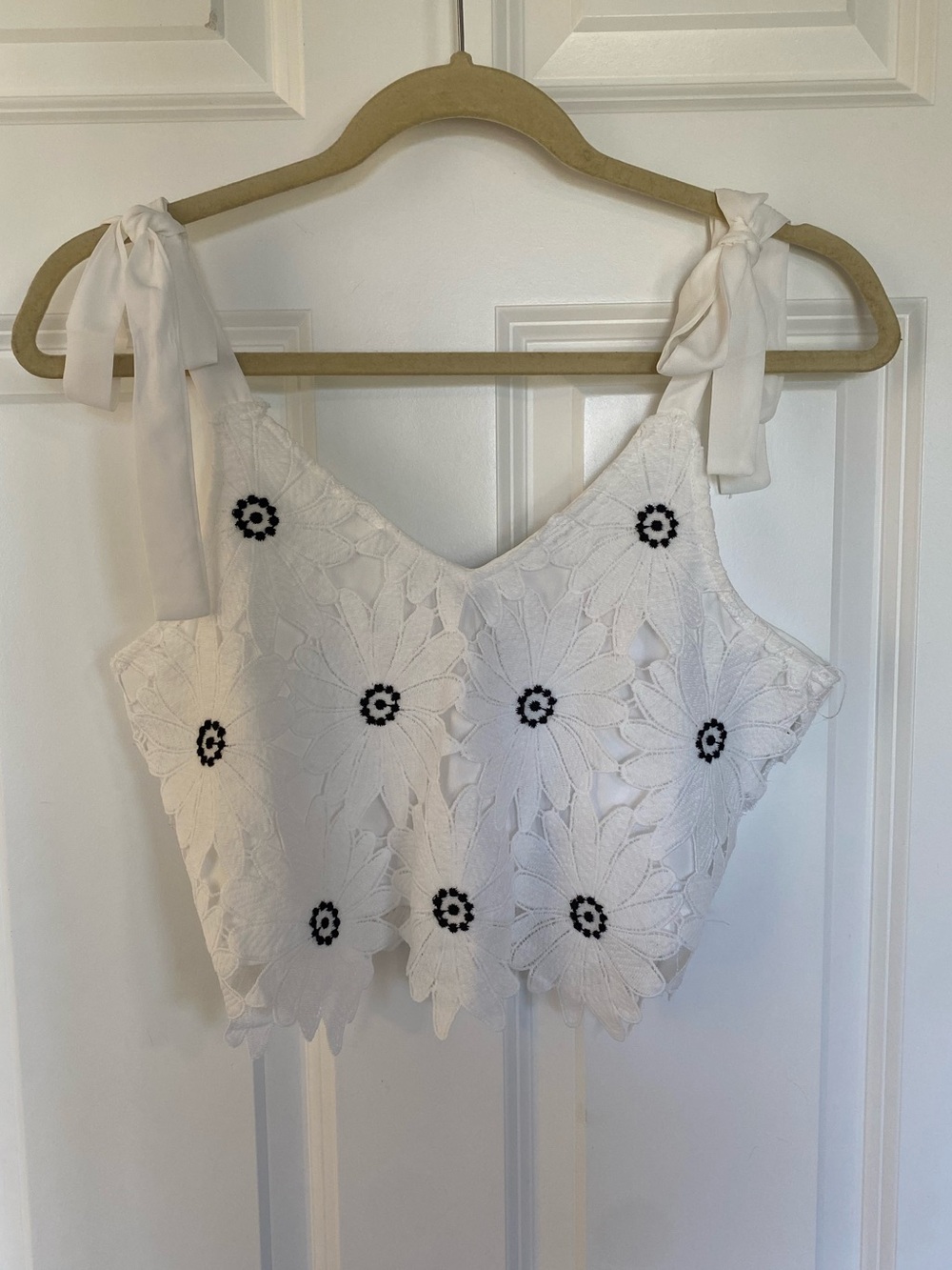 NWOT Mi Ami White Floral Lace Crop Top